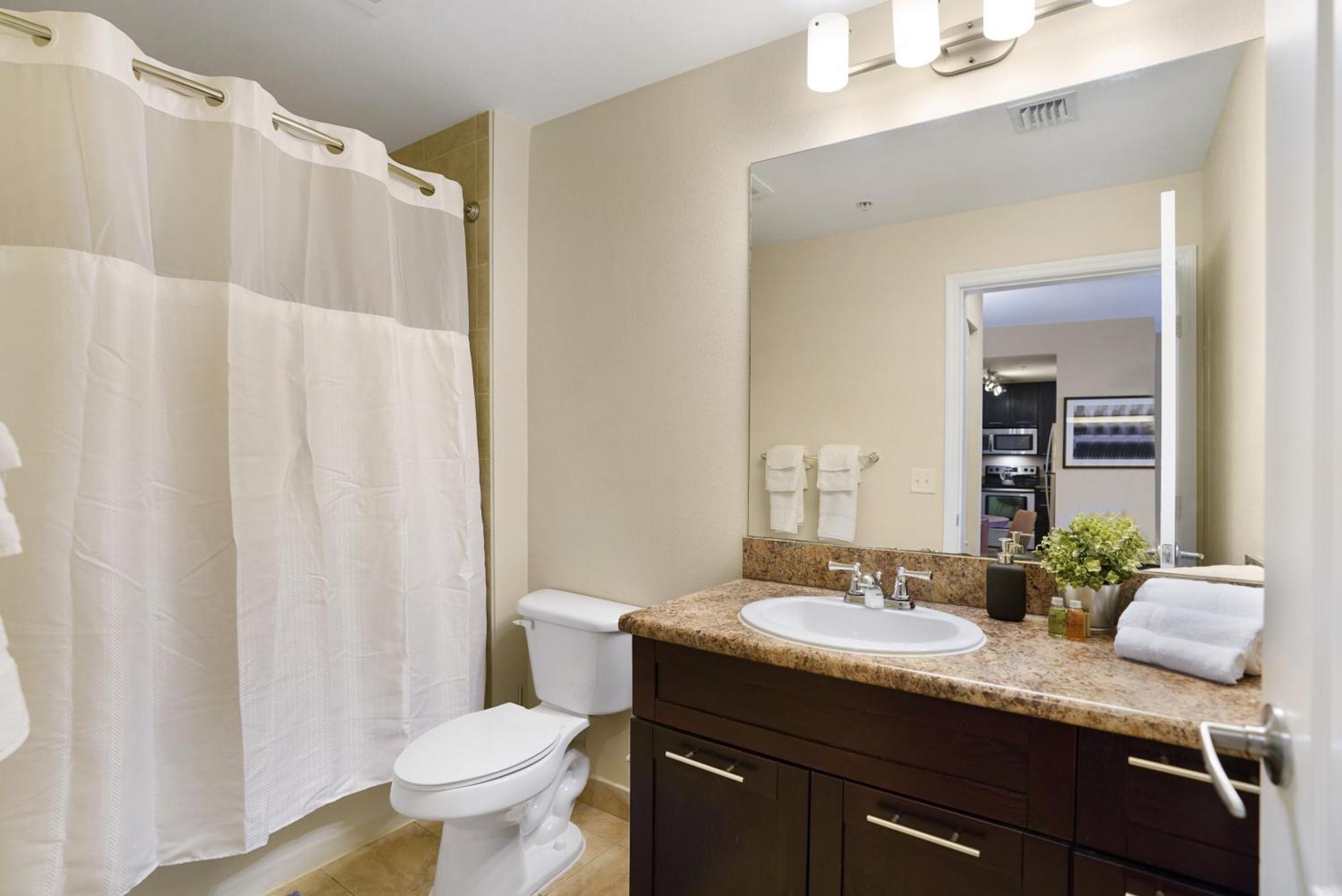 Dharma Home Suites South Miami At Red Road Commons מראה חיצוני תמונה