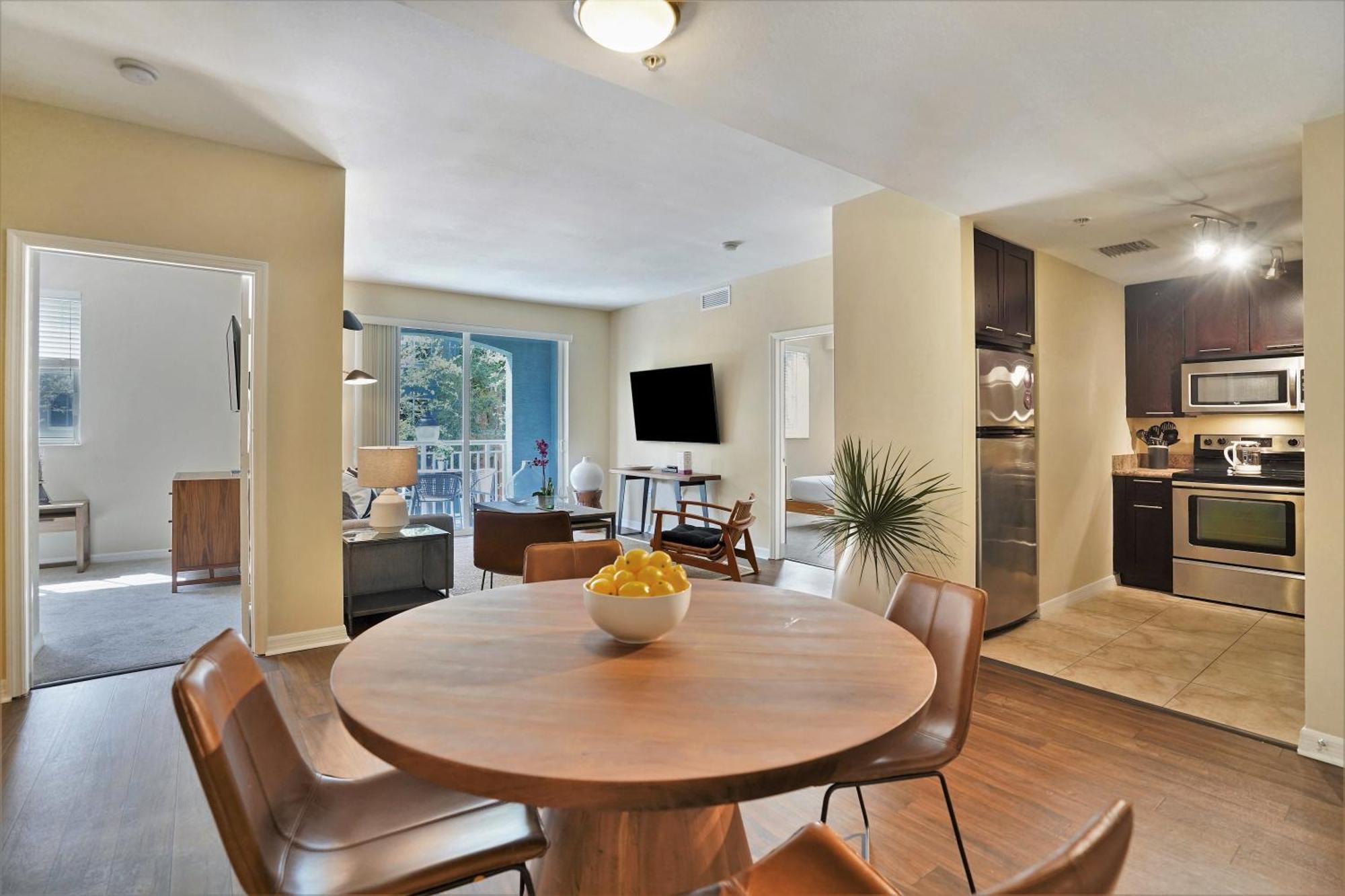 Dharma Home Suites South Miami At Red Road Commons מראה חיצוני תמונה