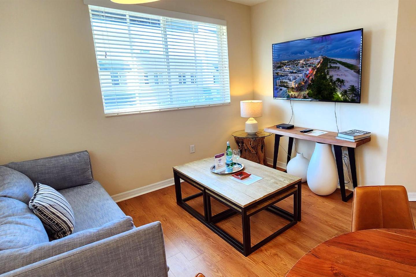 Dharma Home Suites South Miami At Red Road Commons מראה חיצוני תמונה