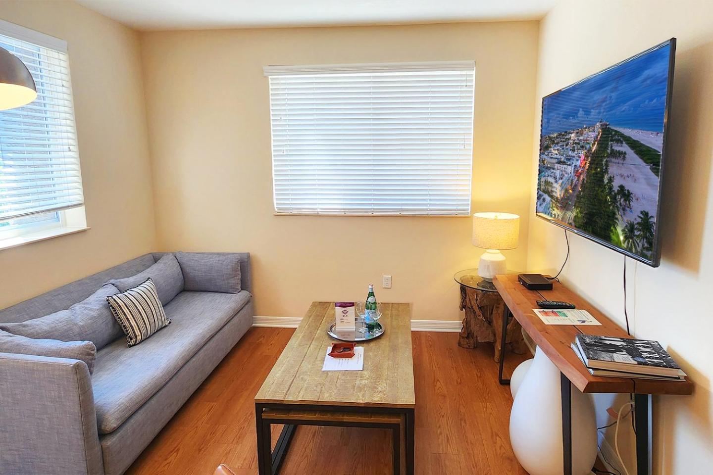Dharma Home Suites South Miami At Red Road Commons מראה חיצוני תמונה