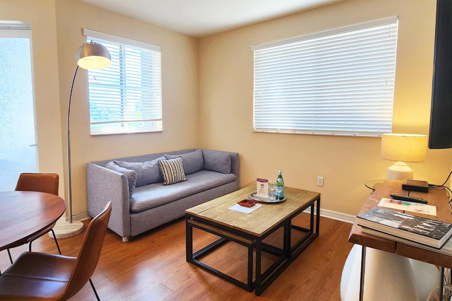 Dharma Home Suites South Miami At Red Road Commons מראה חיצוני תמונה