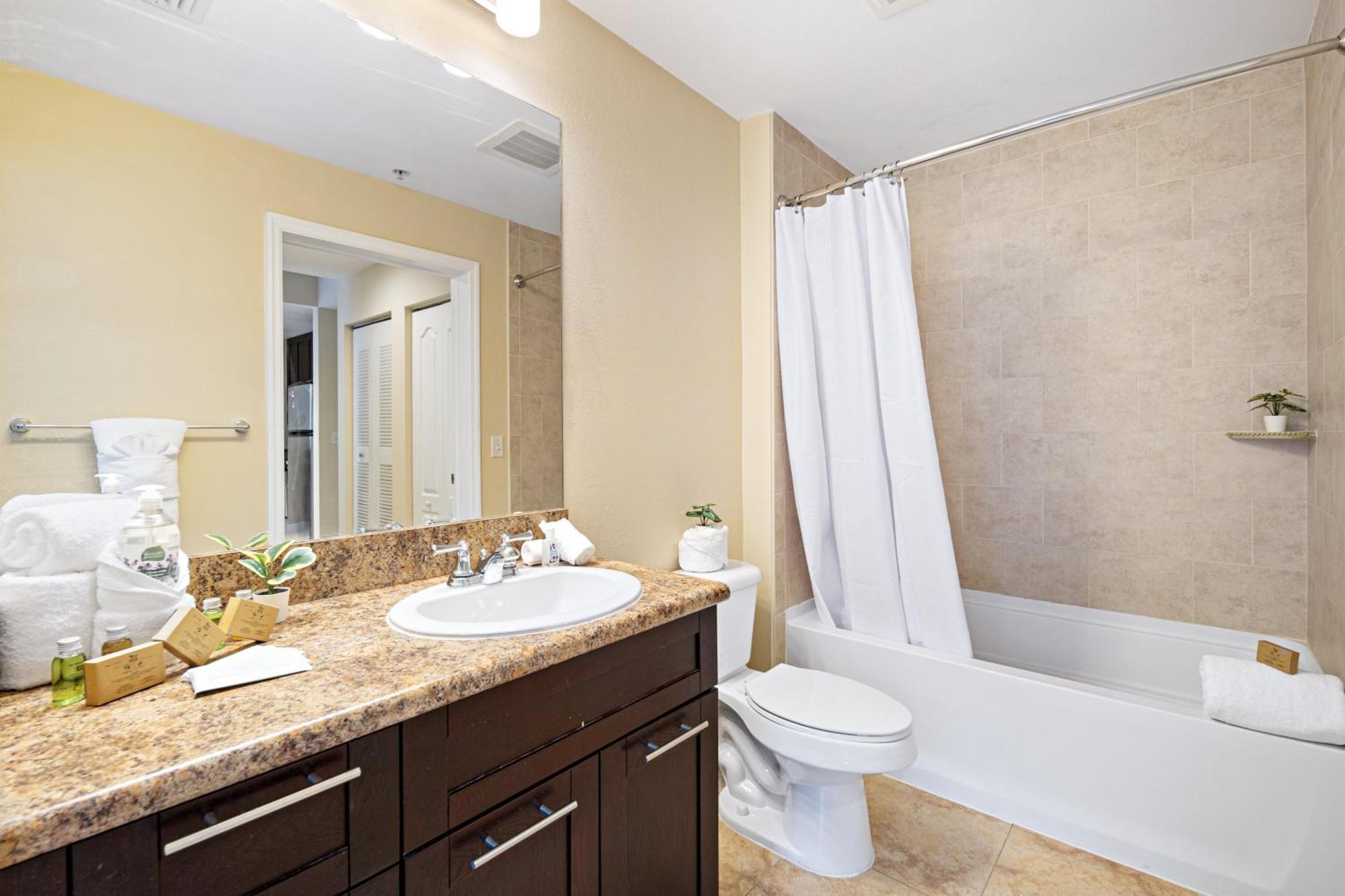 Dharma Home Suites South Miami At Red Road Commons מראה חיצוני תמונה