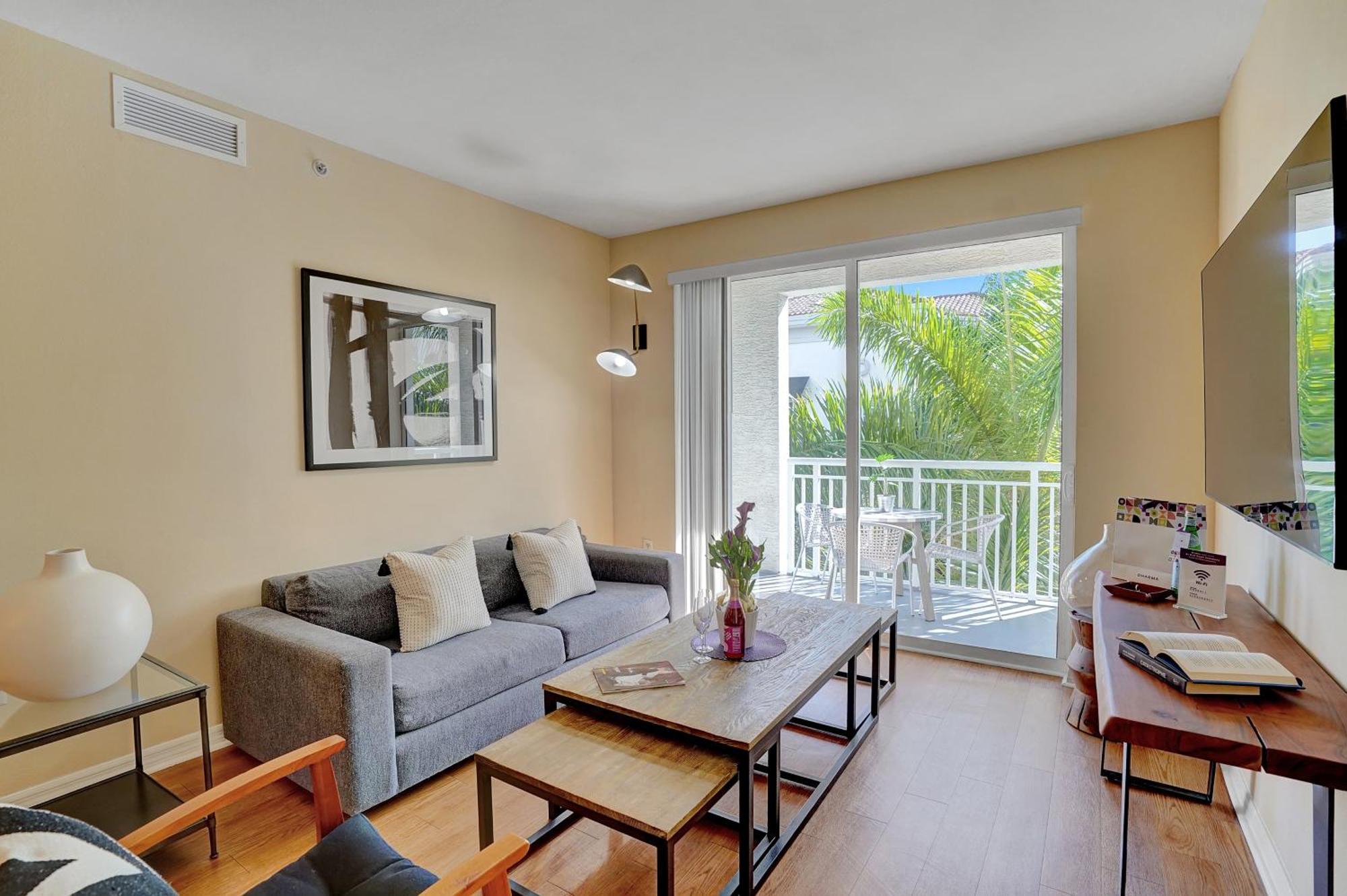 Dharma Home Suites South Miami At Red Road Commons מראה חיצוני תמונה