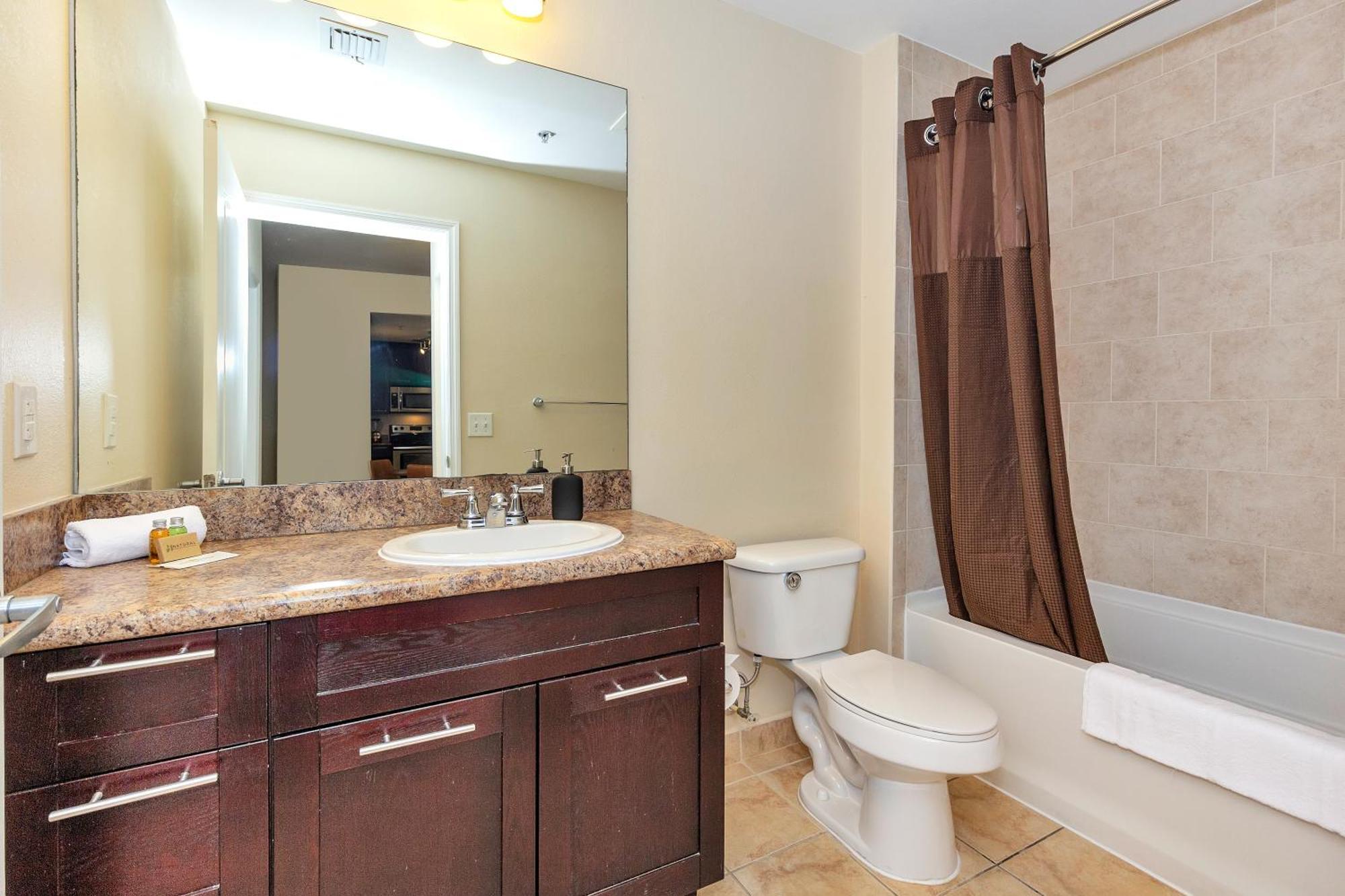 Dharma Home Suites South Miami At Red Road Commons מראה חיצוני תמונה